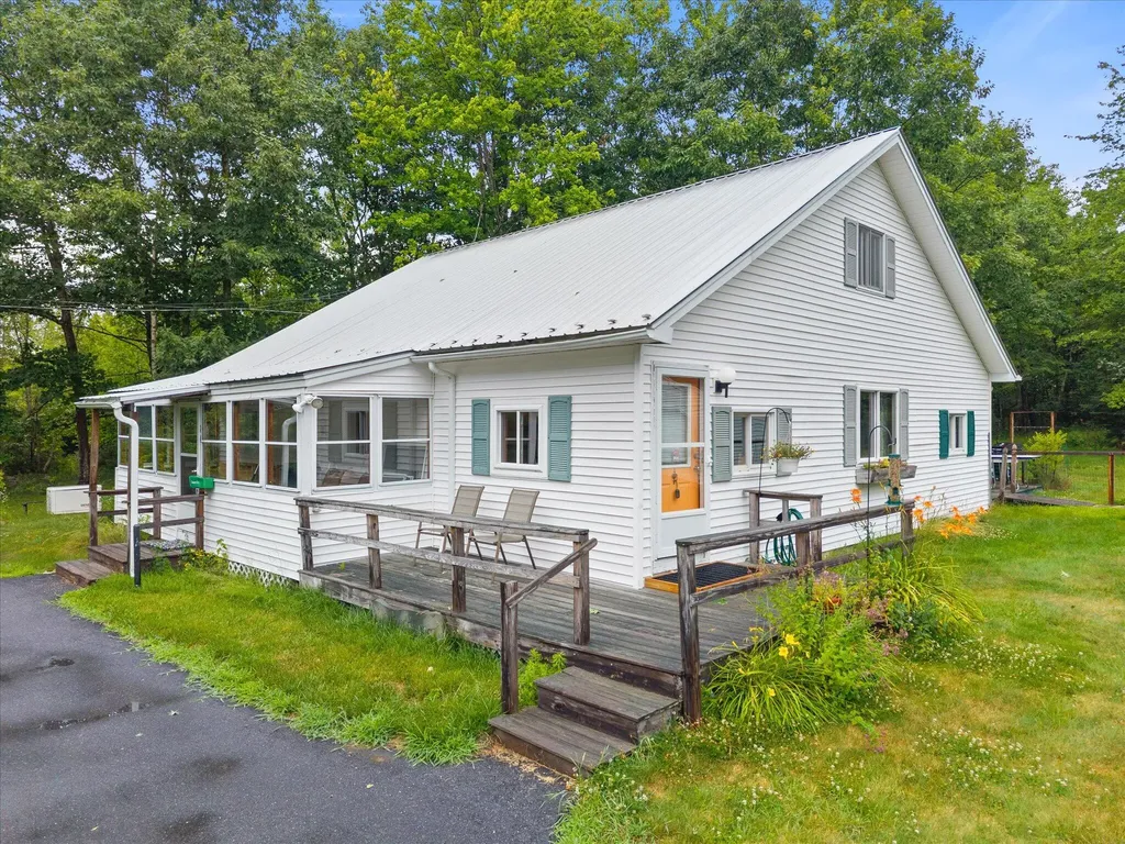 80 Levenseller Road Eddington ME 04428