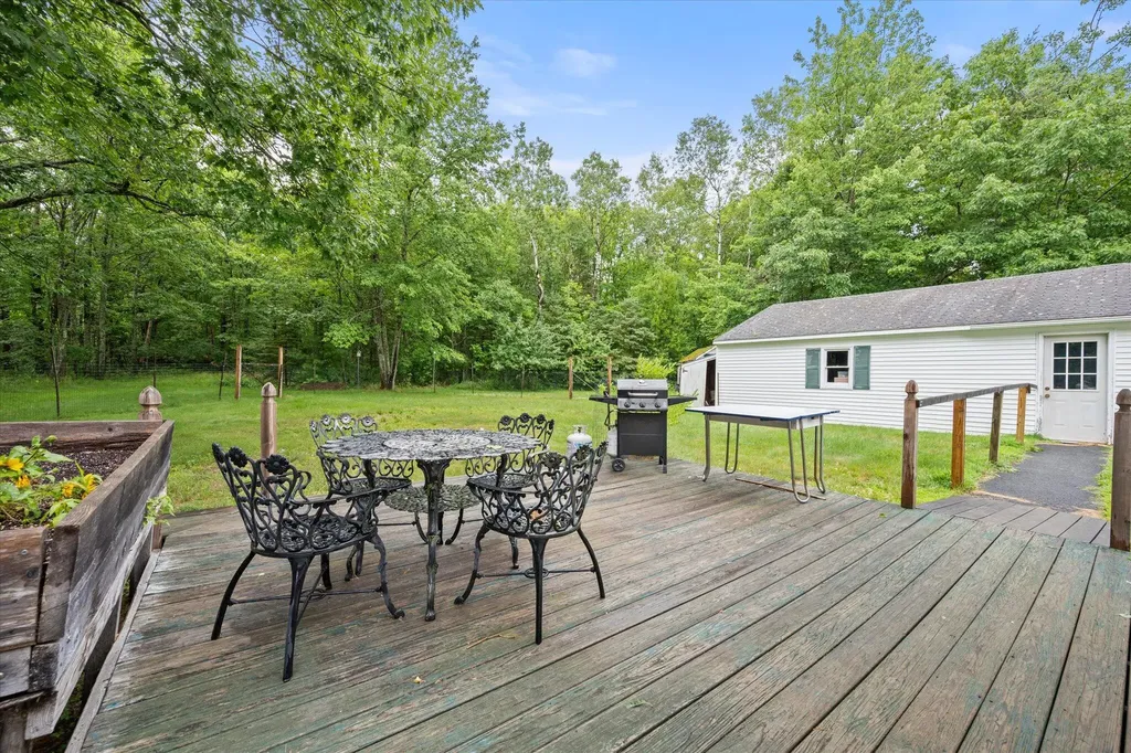 80 Levenseller Road Eddington ME 04428