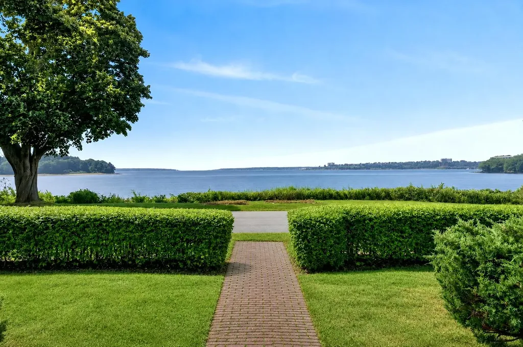 10 Bay Shore Drive Falmouth ME 04105