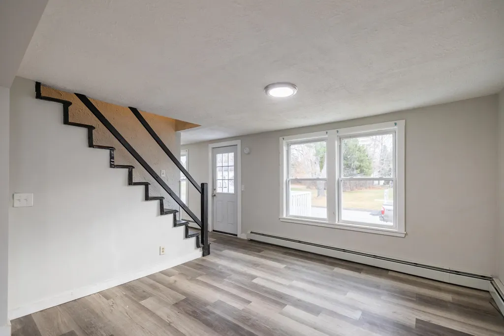 27 Flanders Street Auburn ME 04210