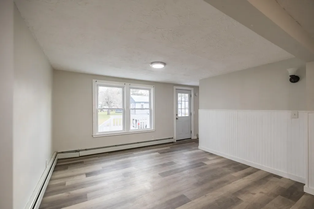 27 Flanders Street Auburn ME 04210
