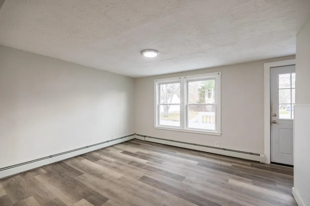 27 Flanders Street Auburn ME 04210