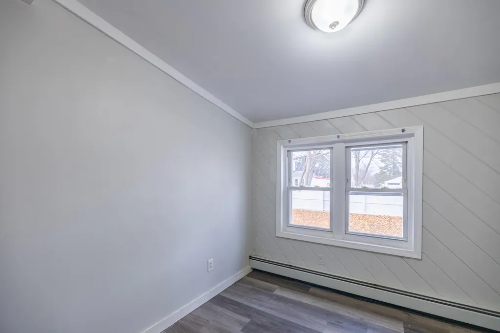 27 Flanders Street Auburn ME 04210