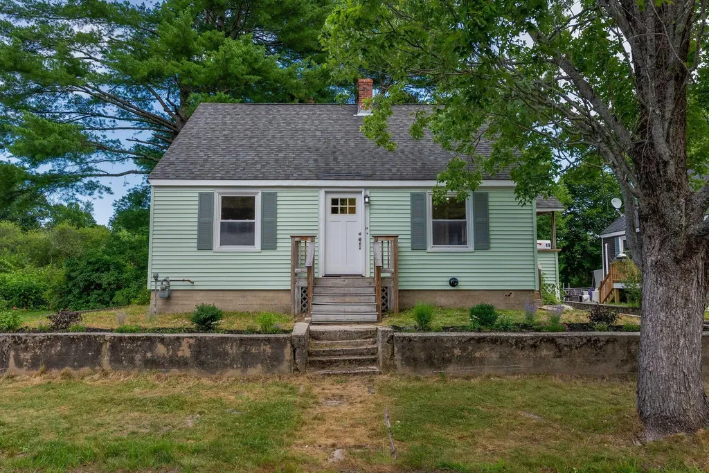 19 Fairlawn Avenue Westbrook ME 04092