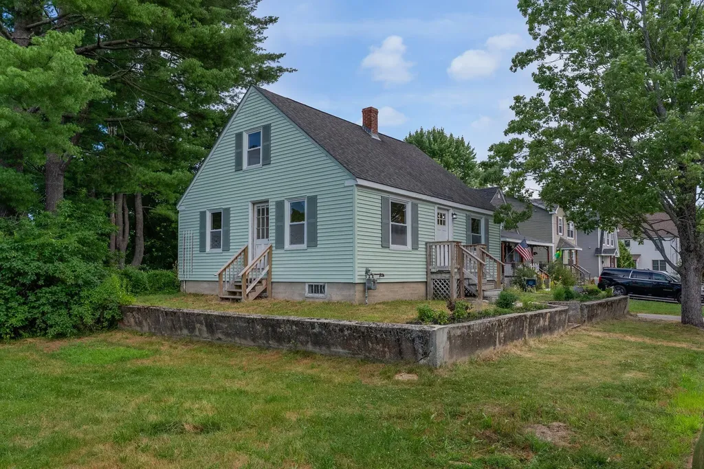 19 Fairlawn Avenue Westbrook ME 04092