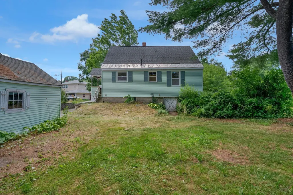 19 Fairlawn Avenue Westbrook ME 04092