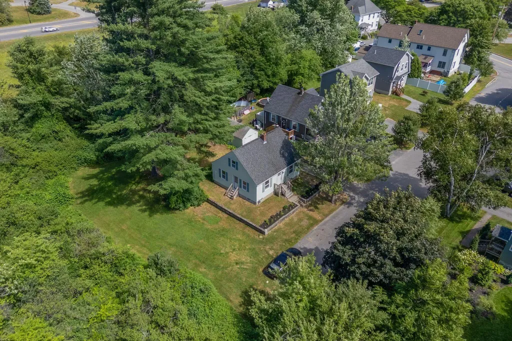 19 Fairlawn Avenue Westbrook ME 04092