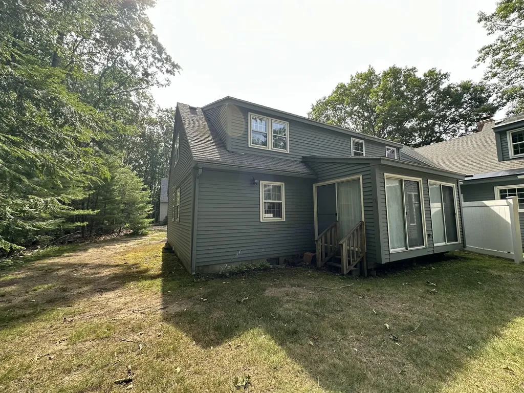 231 Flintlock Village Wells ME 04090
