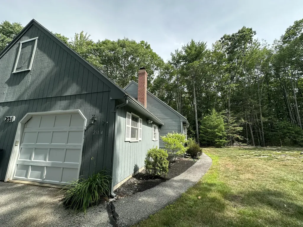 231 Flintlock Village Wells ME 04090