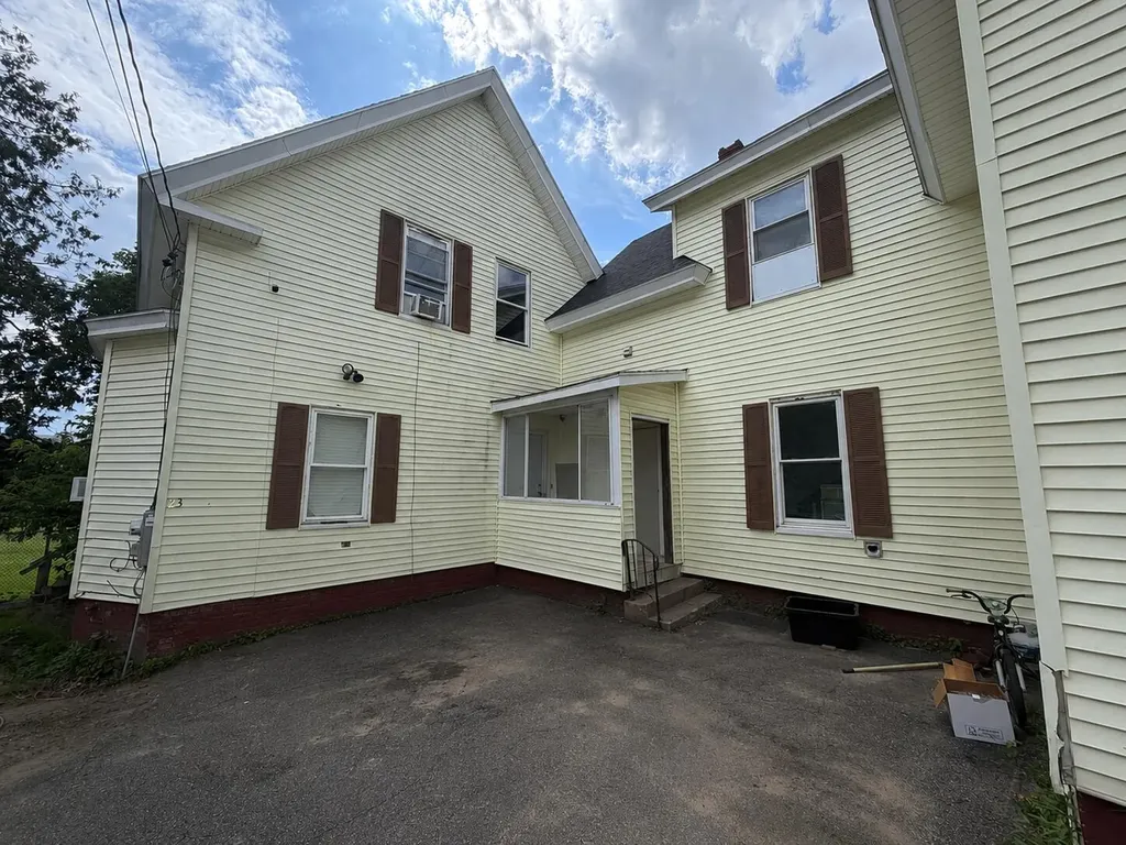 19/21 Elm Street Lewiston ME 04240