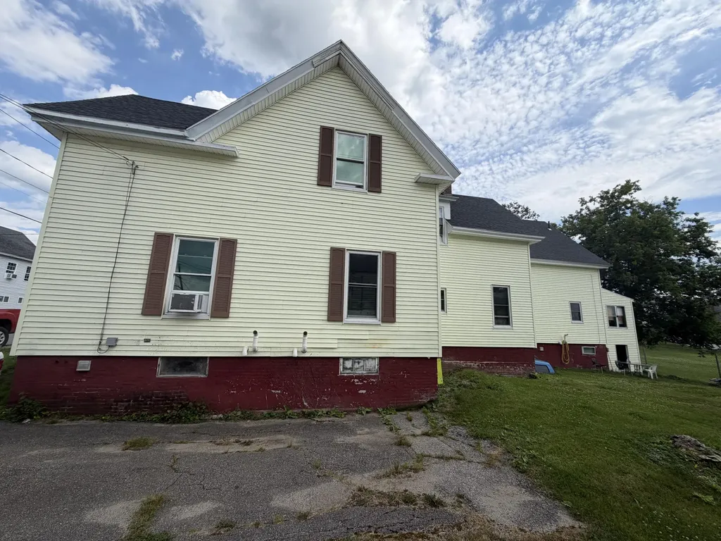 21 Elm Street Lewiston ME 04240
