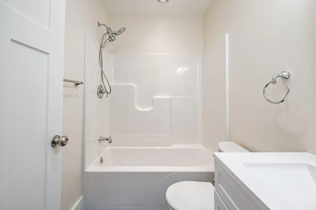 59 Old Dresden Road Wiscasset ME 04578