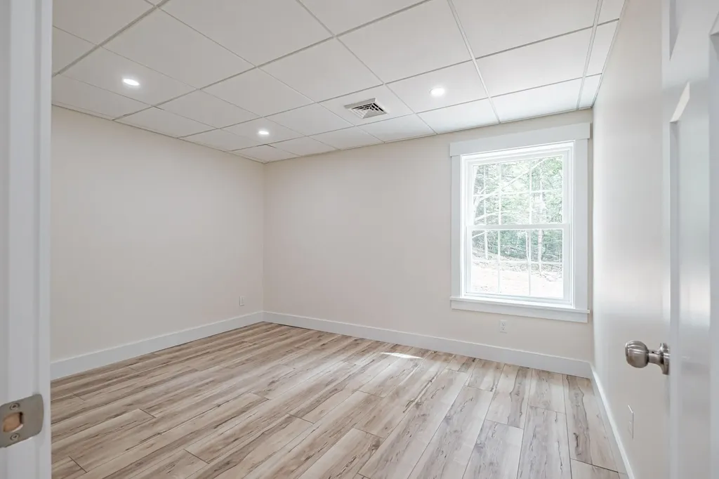 59 Old Dresden Road Wiscasset ME 04578