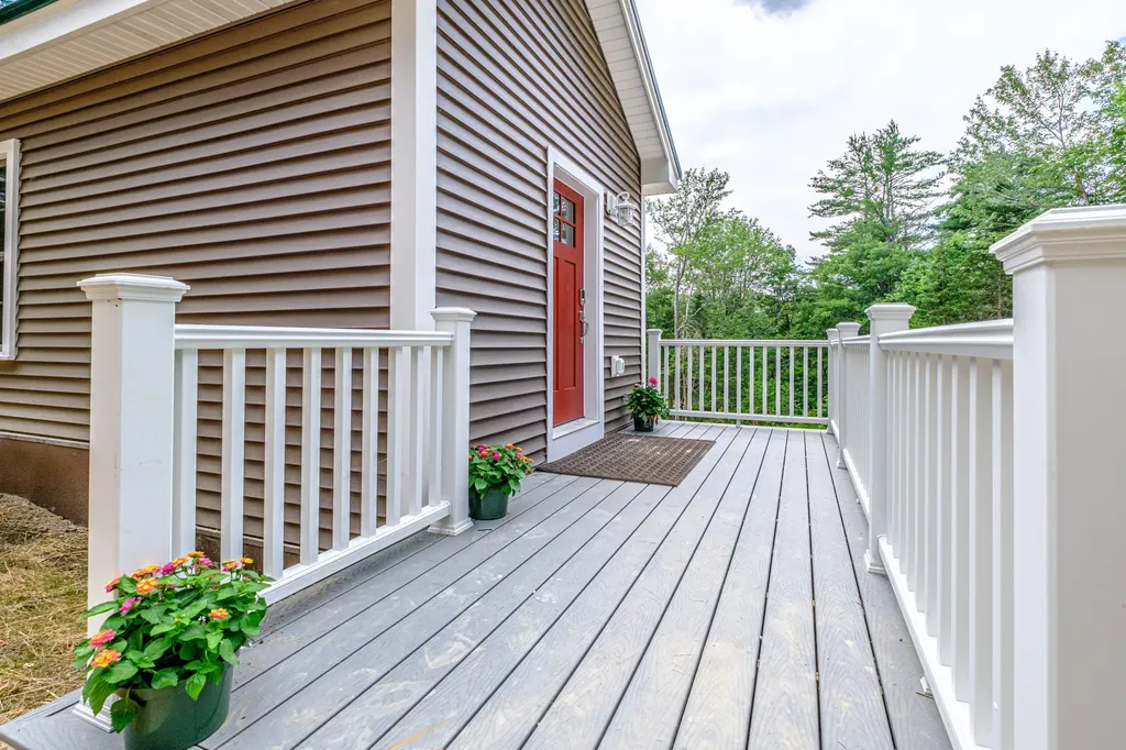 59 Old Dresden Road Wiscasset ME 04578
