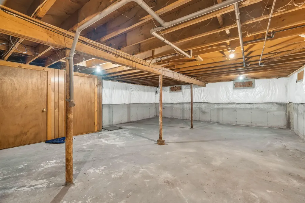 184 Harvard Street Auburn ME 04210