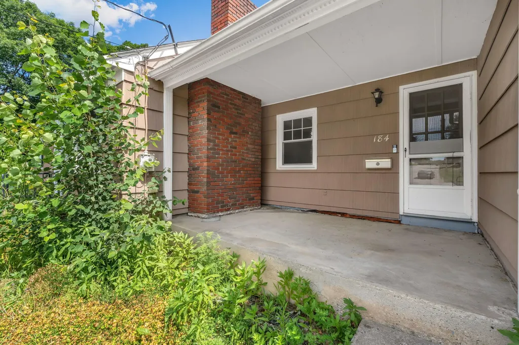 184 Harvard Street Auburn ME 04210