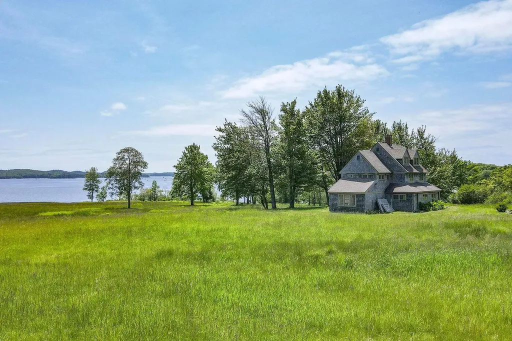 118 Wescott Battery Castine ME 04421