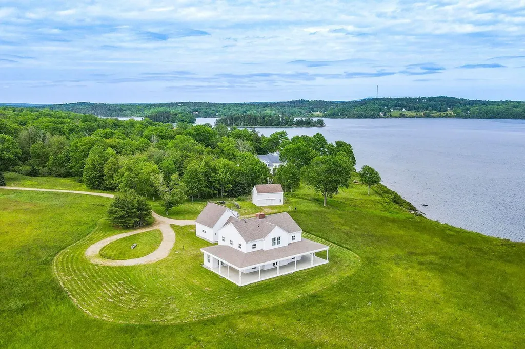 118 Wescott Battery Castine ME 04421