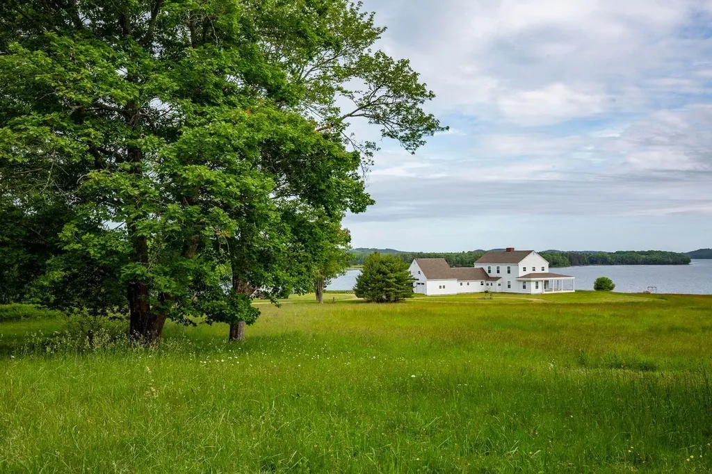 118 Wescott Battery Castine ME 04421