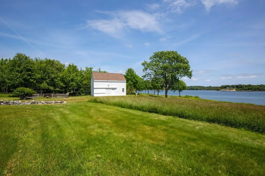 118 Wescott Battery Castine ME 04421