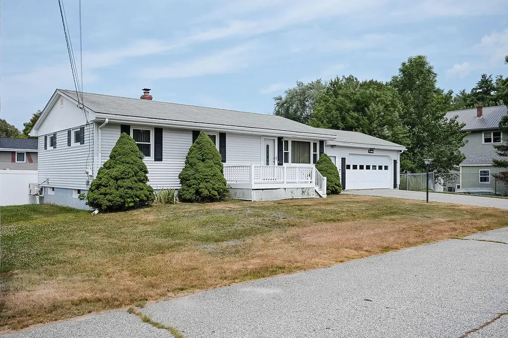20 Swale Lane Lewiston ME 04240