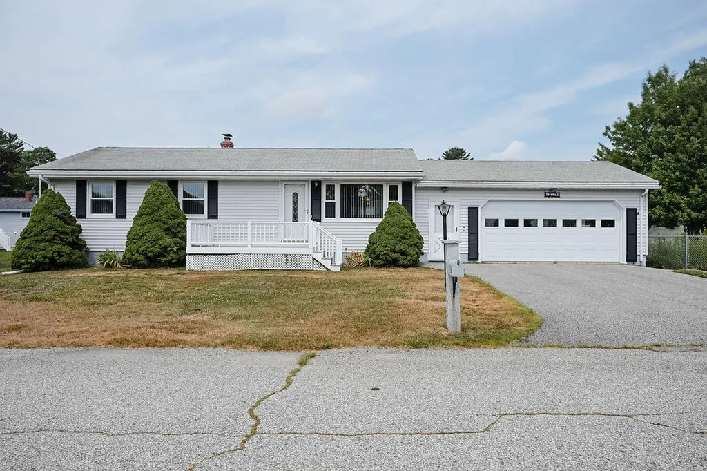 20 Swale Lane Lewiston ME 04240