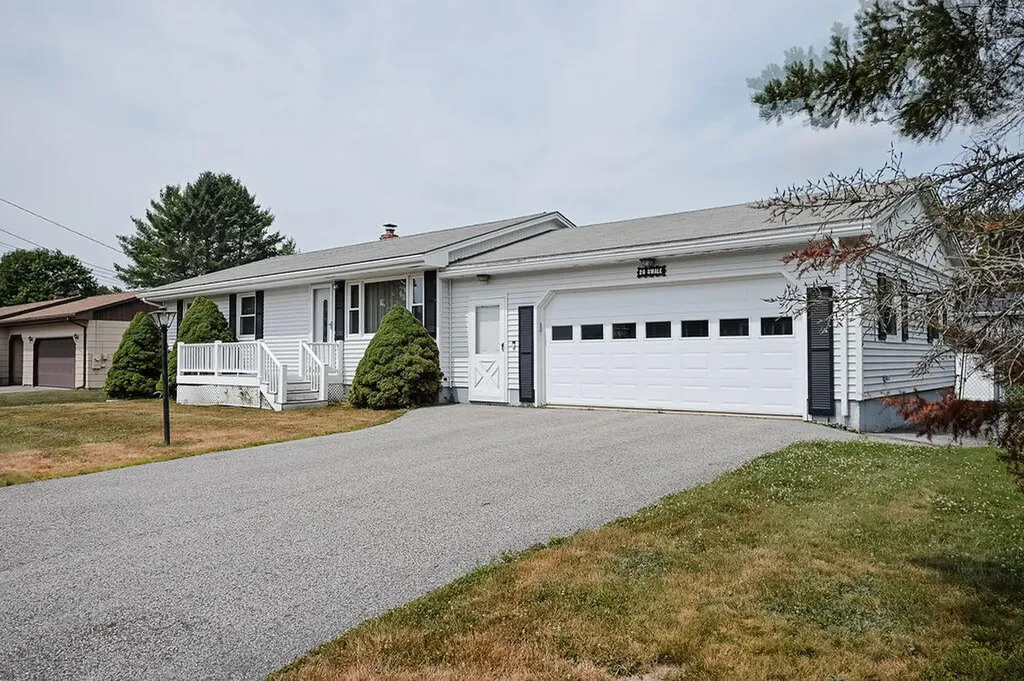 20 Swale Lane Lewiston ME 04240