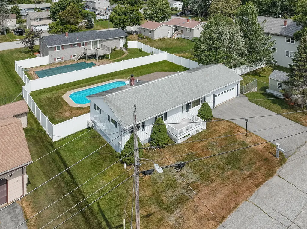20 Swale Lane Lewiston ME 04240