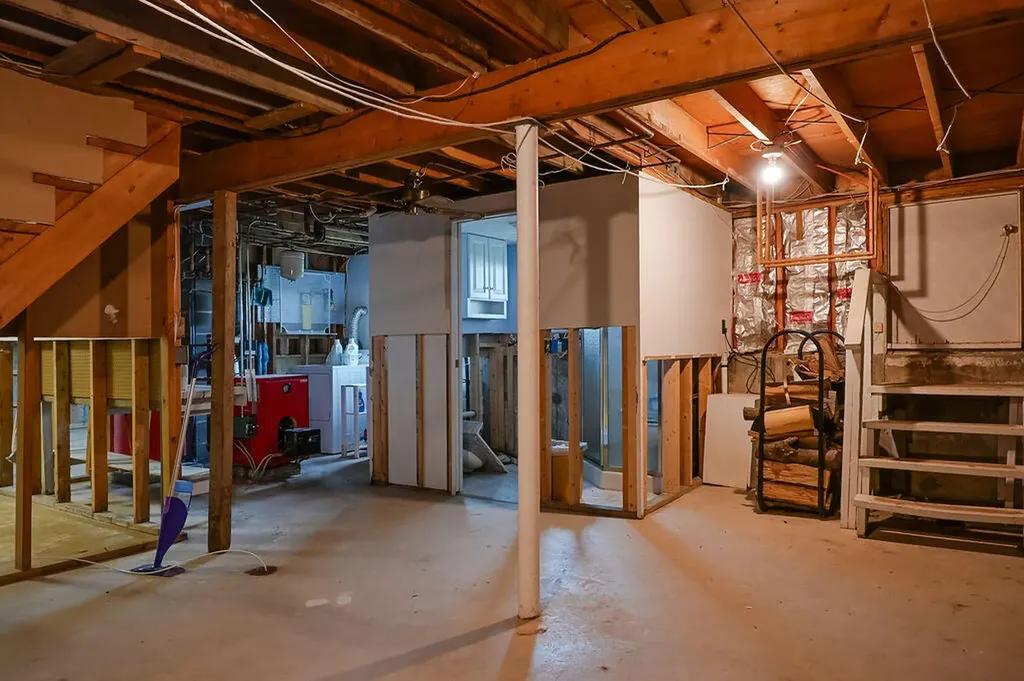 20 Swale Lane Lewiston ME 04240