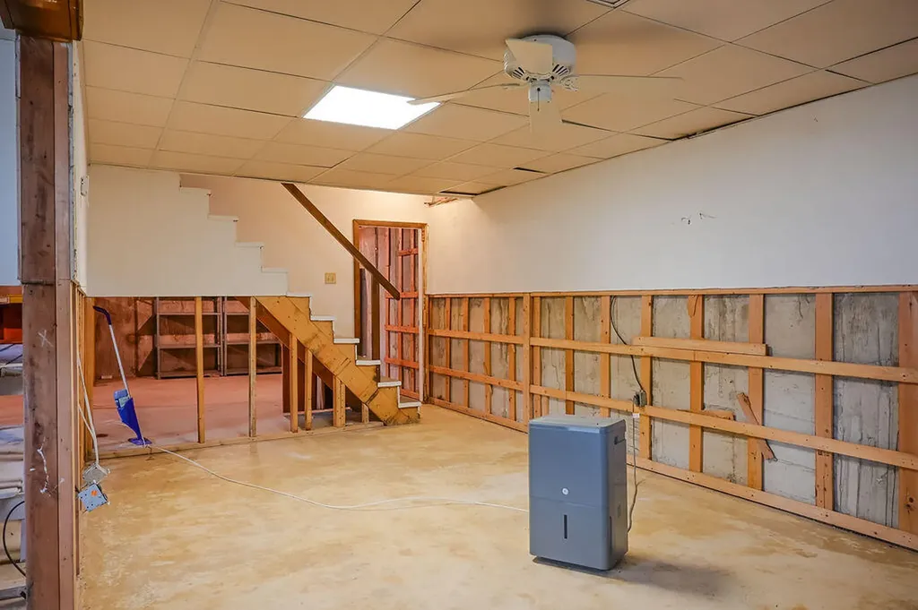 20 Swale Lane Lewiston ME 04240