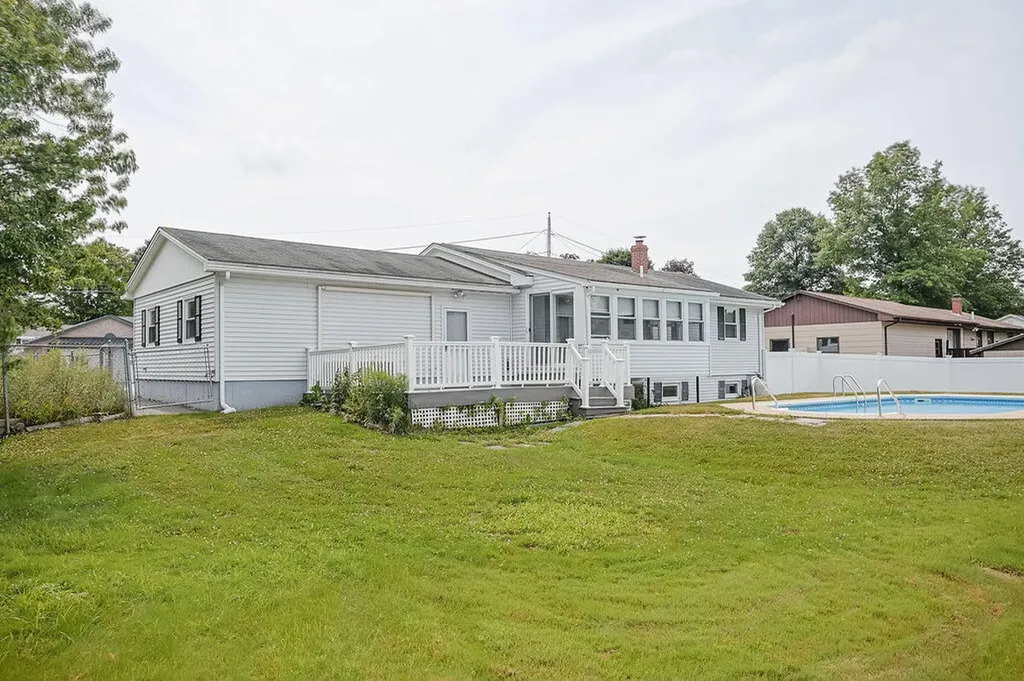 20 Swale Lane Lewiston ME 04240