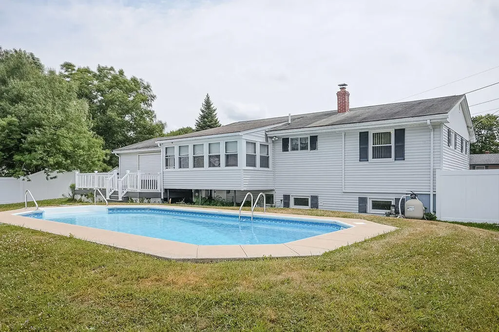 20 Swale Lane Lewiston ME 04240