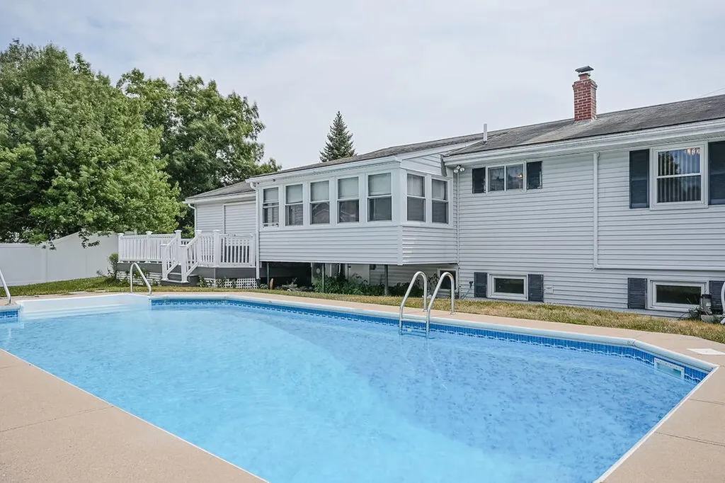 20 Swale Lane Lewiston ME 04240