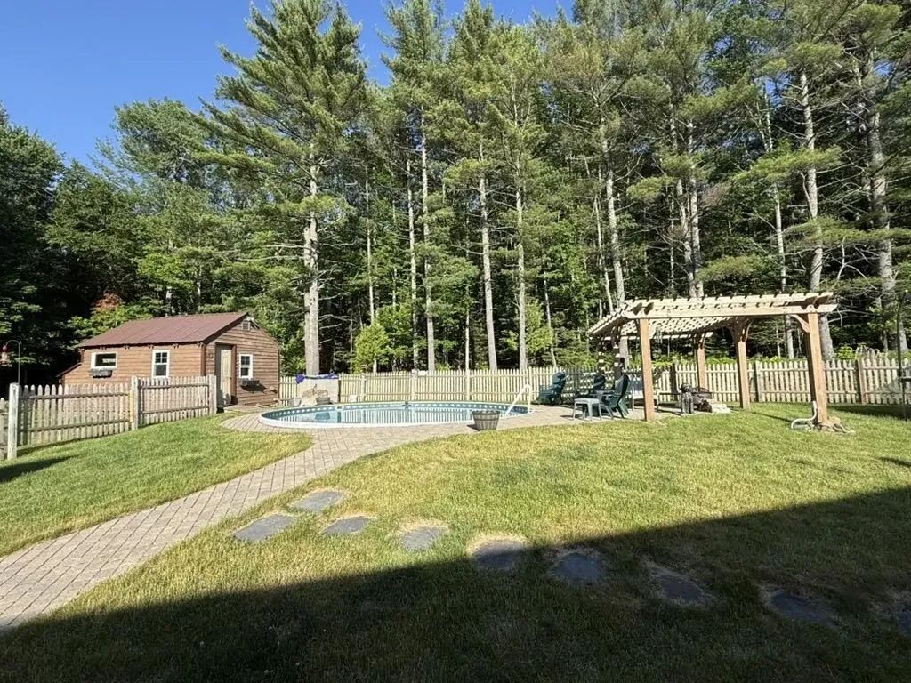 10 Penny Lane Lincoln ME 04457