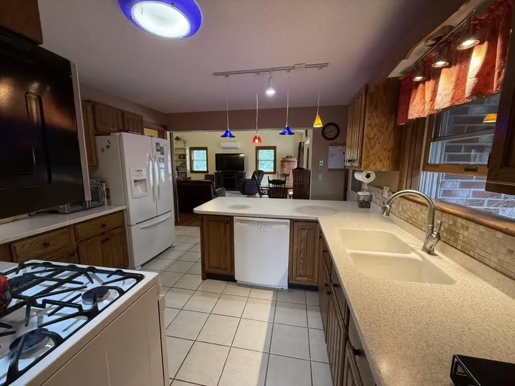 10 Penny Lane Lincoln ME 04457