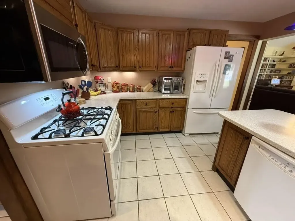 10 Penny Lane Lincoln ME 04457