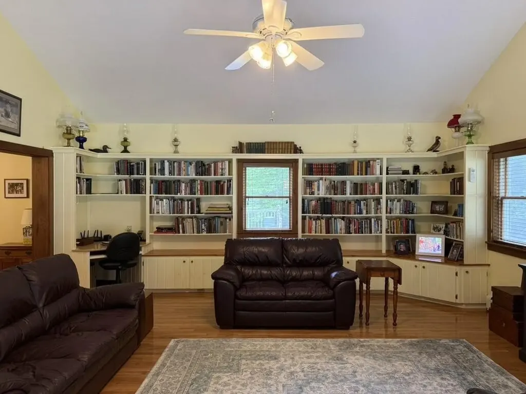 10 Penny Lane Lincoln ME 04457