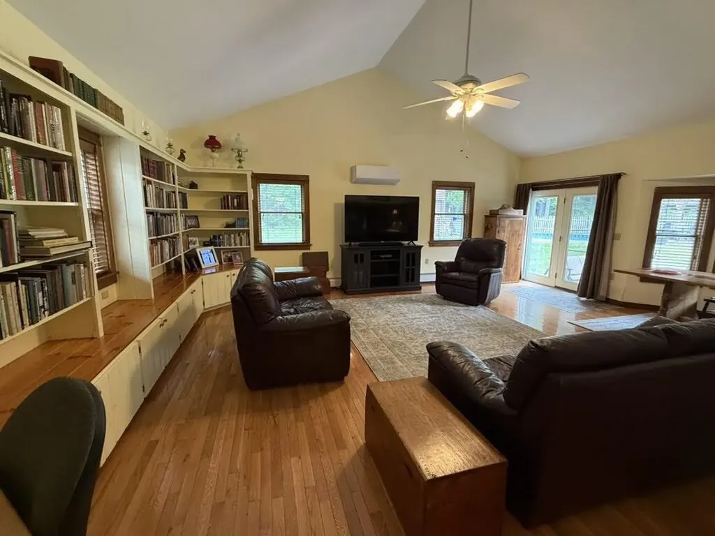 10 Penny Lane Lincoln ME 04457