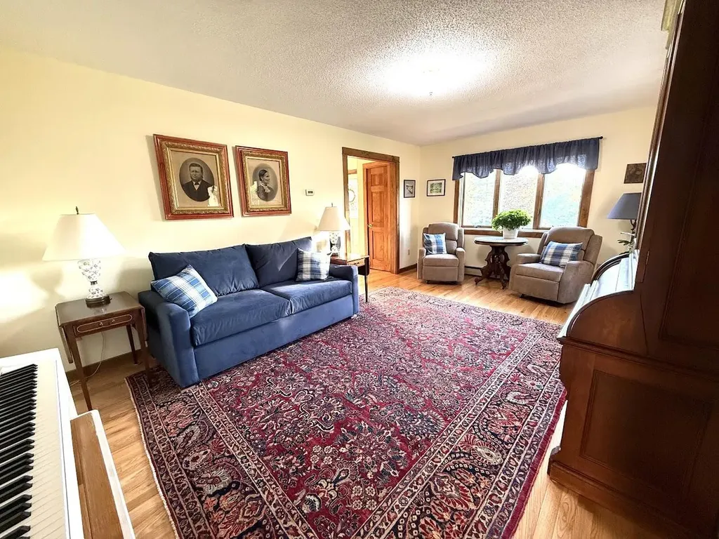 10 Penny Lane Lincoln ME 04457