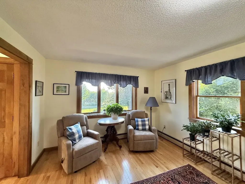 10 Penny Lane Lincoln ME 04457