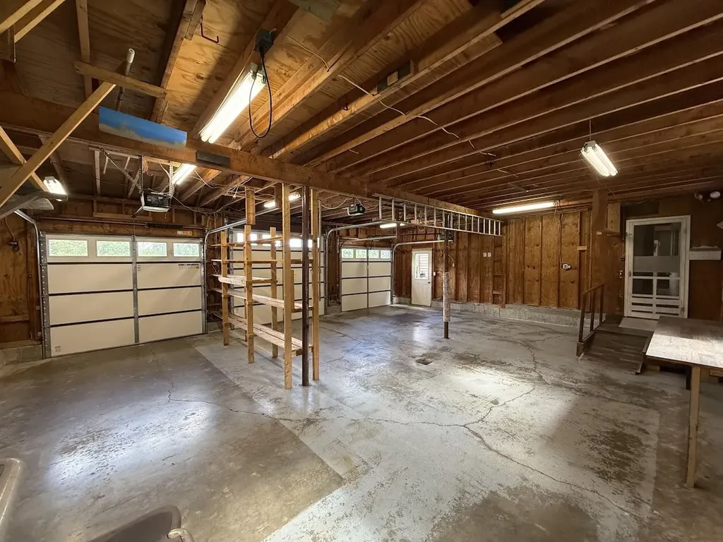 10 Penny Lane Lincoln ME 04457
