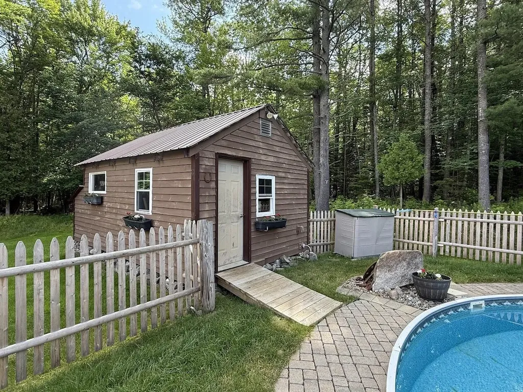 10 Penny Lane Lincoln ME 04457