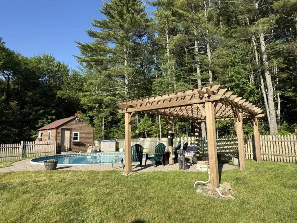 10 Penny Lane Lincoln ME 04457