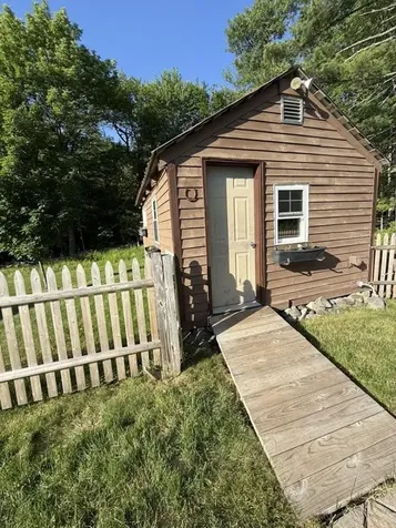 10 Penny Lane Lincoln ME 04457