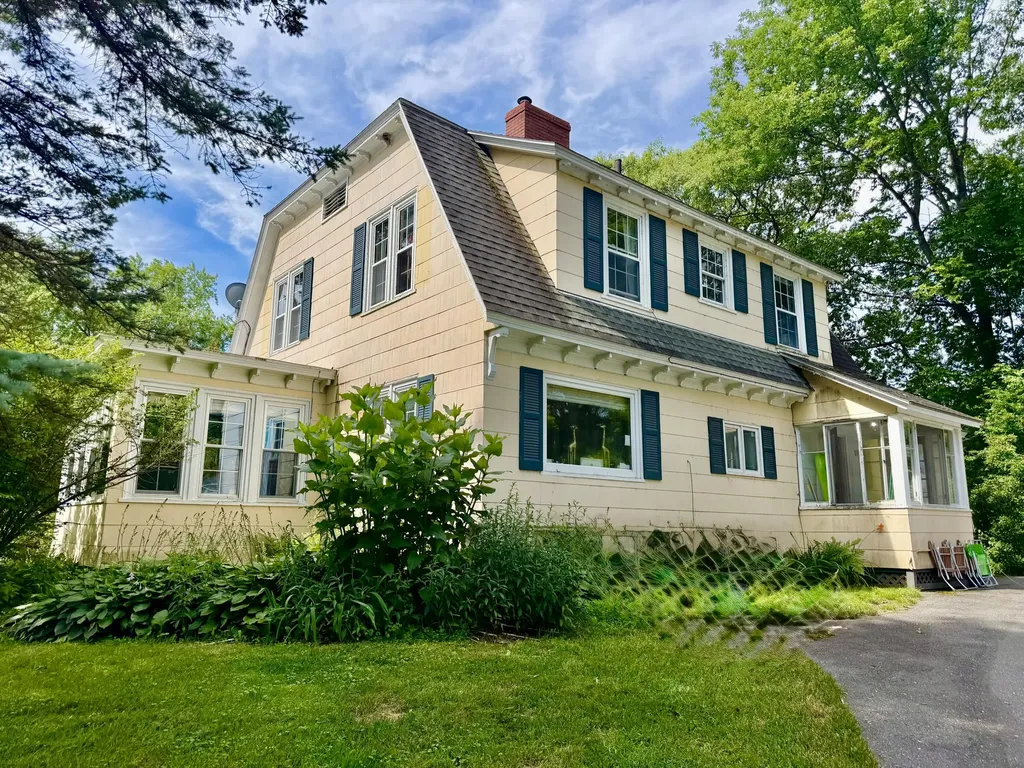 27 High Street Guilford ME 04443