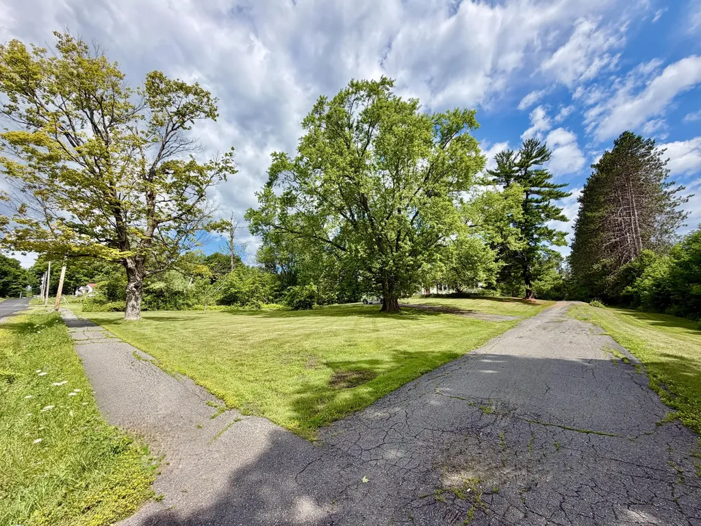 27 High Street Guilford ME 04443