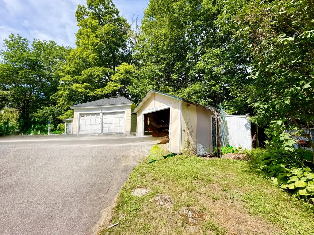 27 High Street Guilford ME 04443