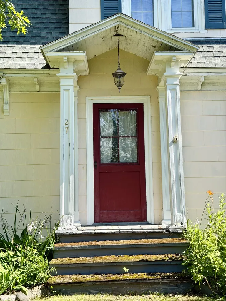 27 High Street Guilford ME 04443