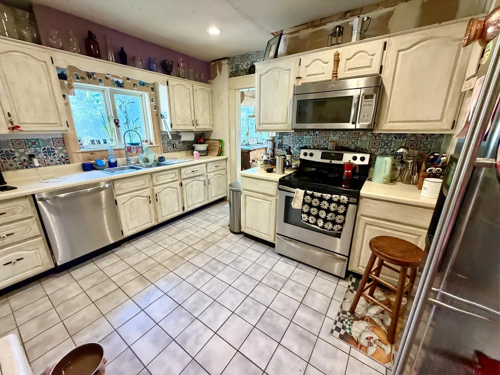 27 High Street Guilford ME 04443
