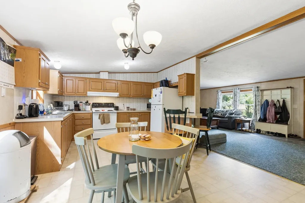 147 Mouse Lane Alfred ME 04002